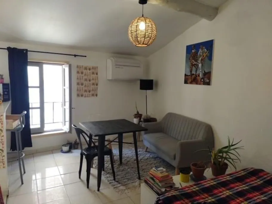 Le Studio De L'Artiste. Arles 0*,  France