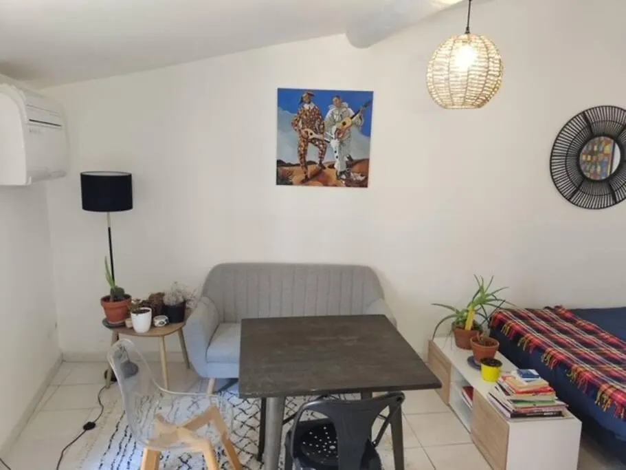 Le Studio De L'Artiste. Arles France