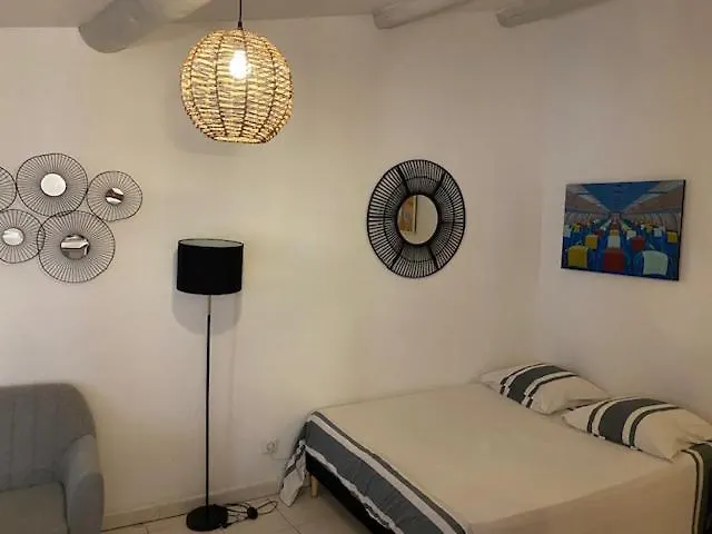 Le Studio De L'Artiste. Arles