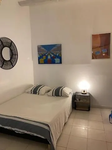 Apartment Le Studio De L'Artiste. Arles France